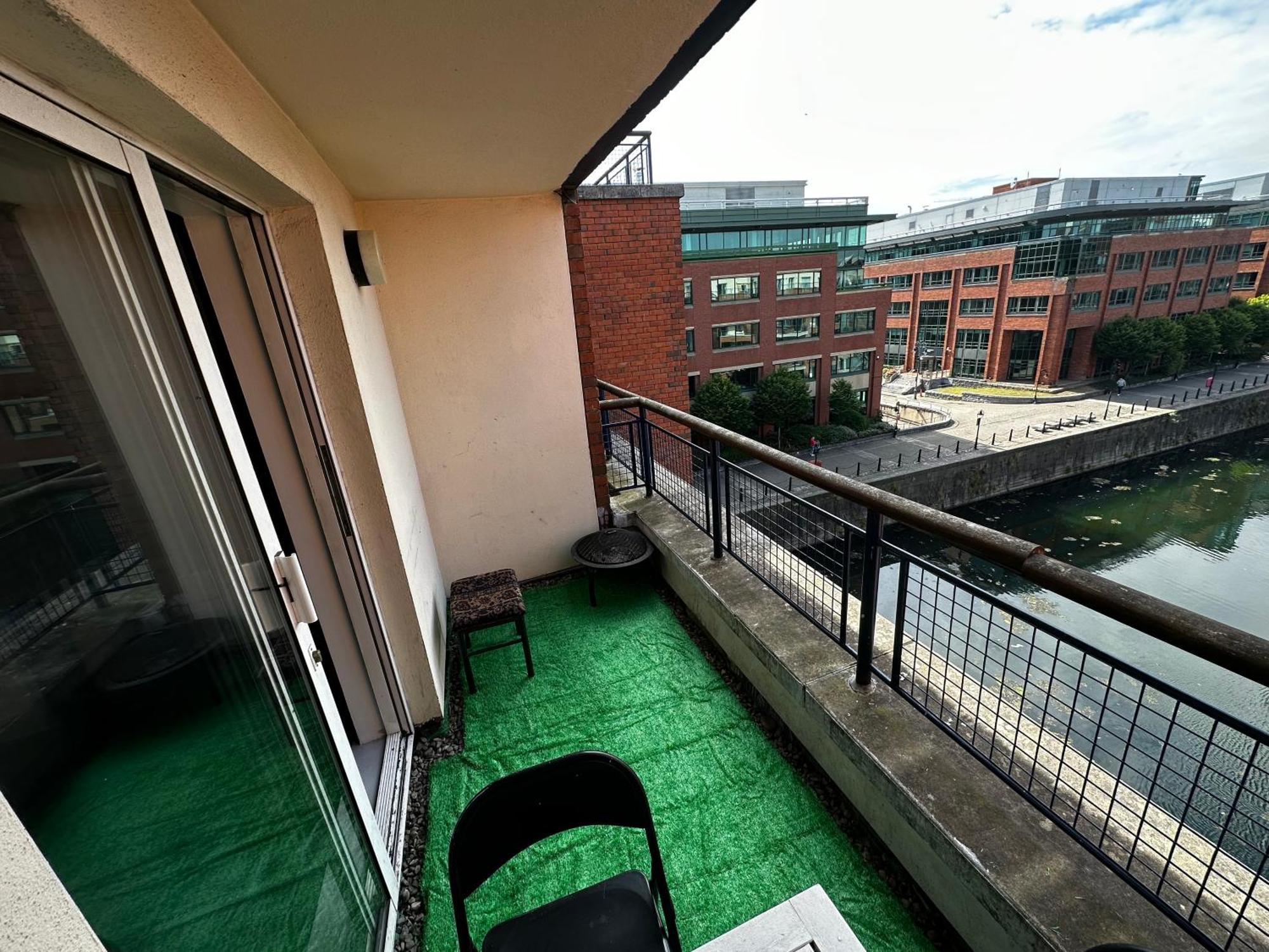 Customhouse Balcony View, Dublin 1 Otel Dış mekan fotoğraf